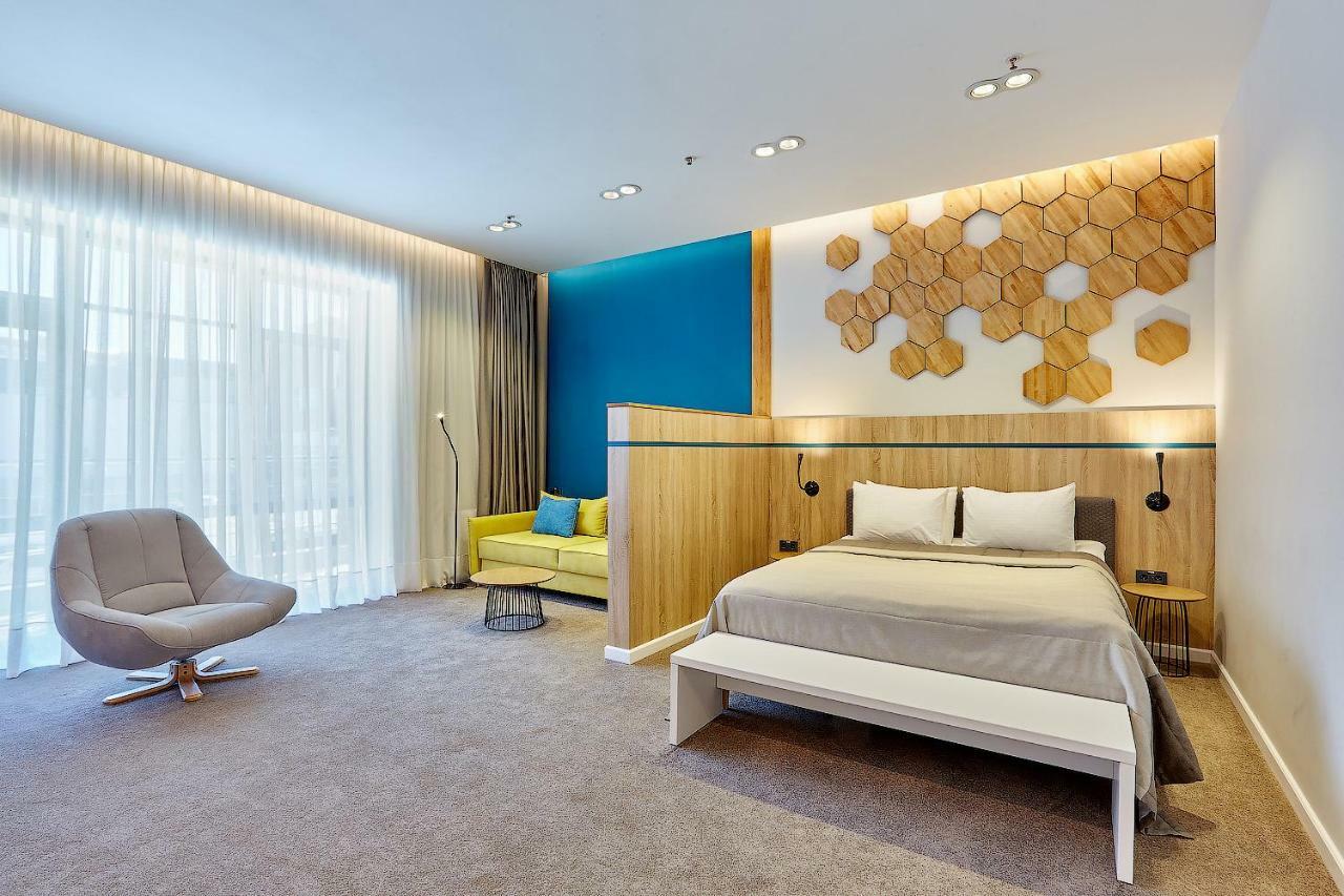 Aqua-Minsk Hotel Plus Екстер'єр фото
