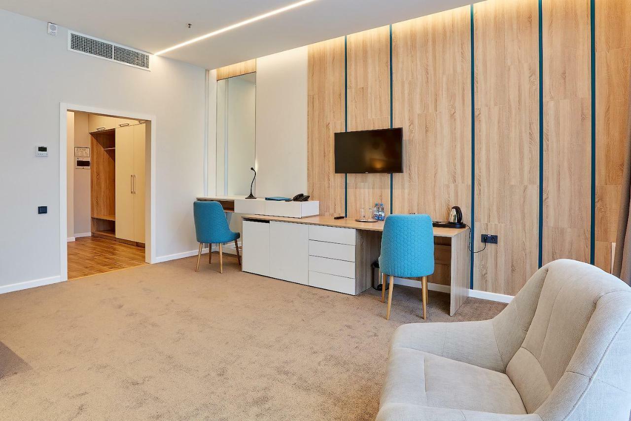 Aqua-Minsk Hotel Plus Екстер'єр фото